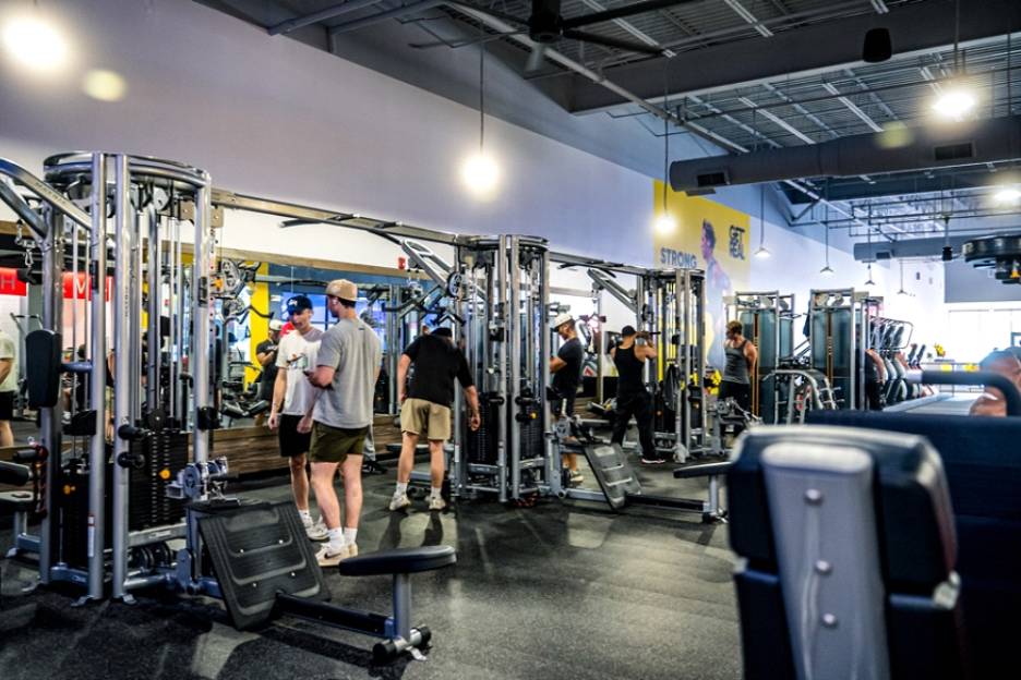 Retro Fitness members experiencing the benefits of exercise on mental health